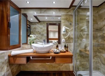 Sailing yacht Alessandro bathroom