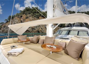Sailing yacht Alessandro front deck