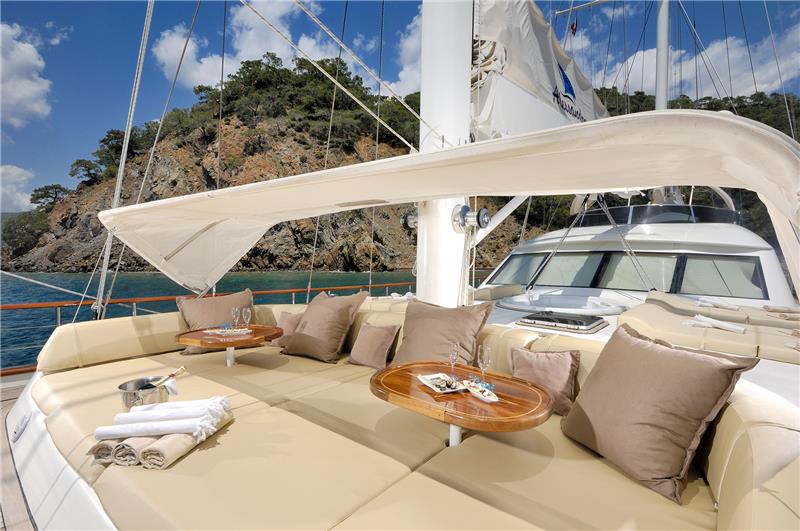 Sailing yacht Alessandro front deck