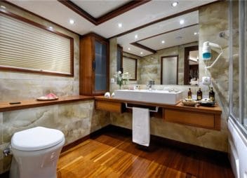 Sailing Yacht Alessandro Master bathroom