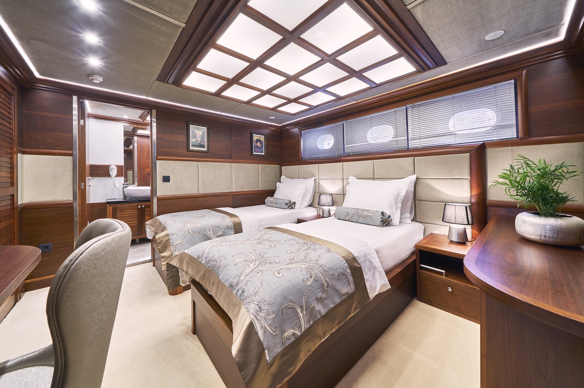 sailing yacht charter twin cabin Lady Gita