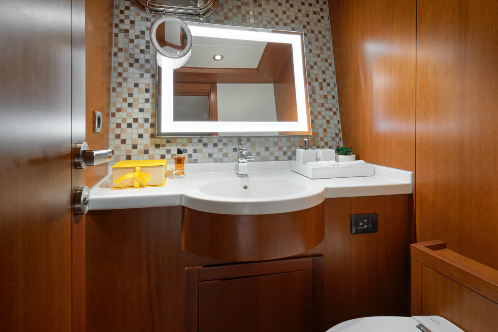 Sailing Yacht San Limi bathroom