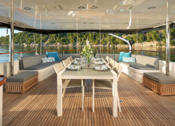 Sailing Yacht San Limi outdoor dining