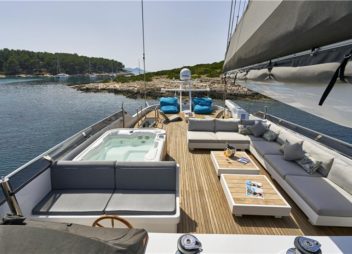 San Limi flybridge