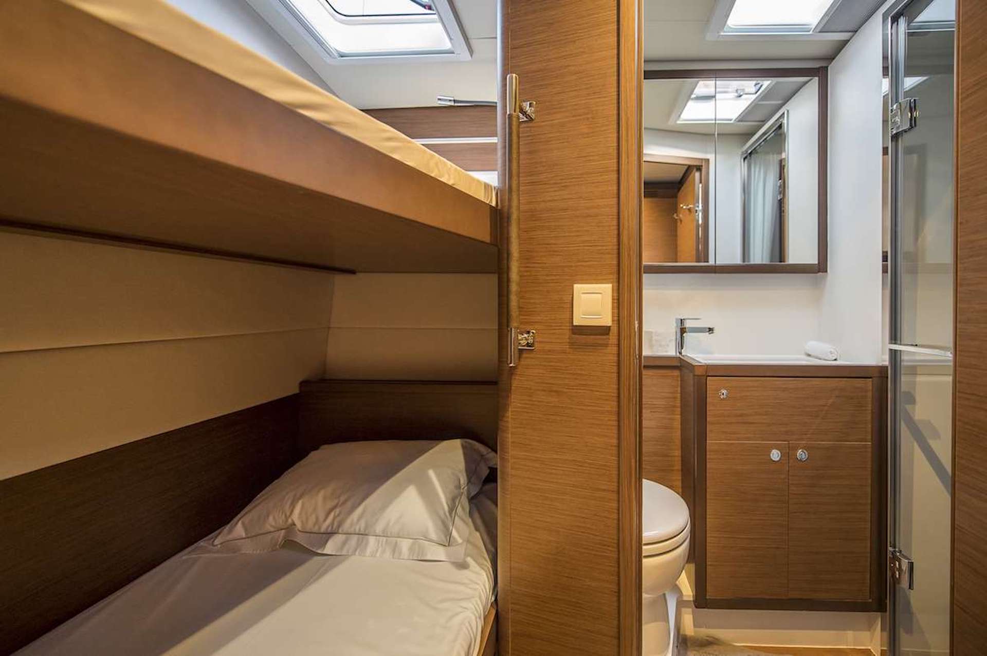 twin cabin yacht charter Boom