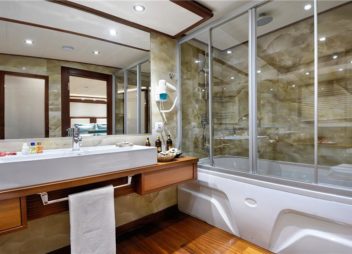 Yacht Alessandro Master cabin bathroom