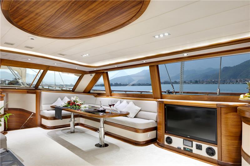 Yacht Alessandro salon 