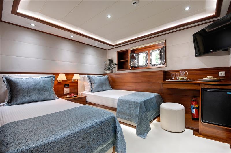 Yacht Alessandro twin cabin