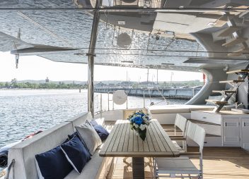 yacht charter Adea alfresco dining