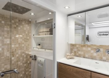 yacht charter Adea bathroom