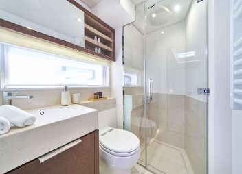 yacht charter Adriatic Dragon bathroom