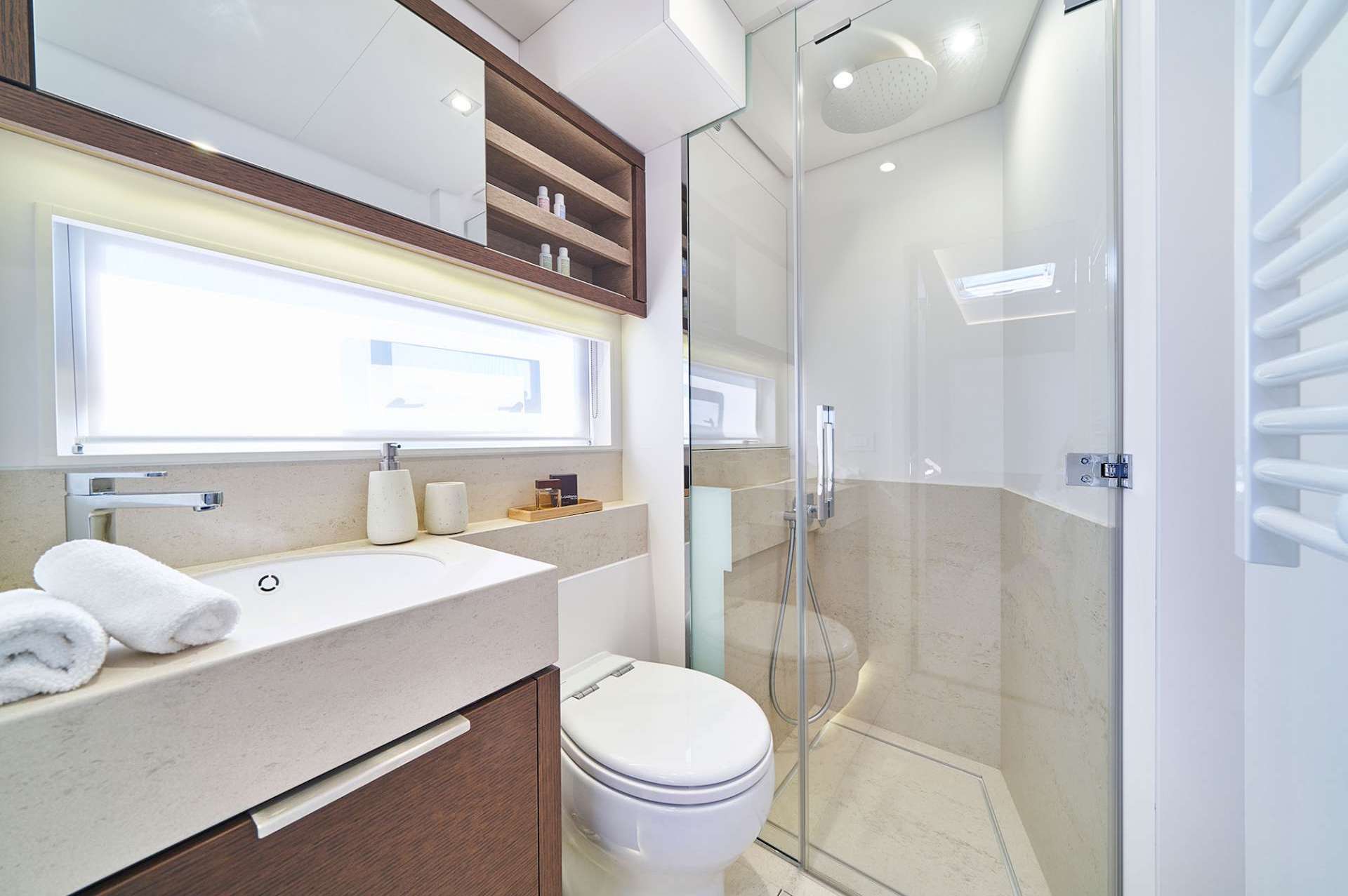 yacht charter Adriatic Dragon bathroom