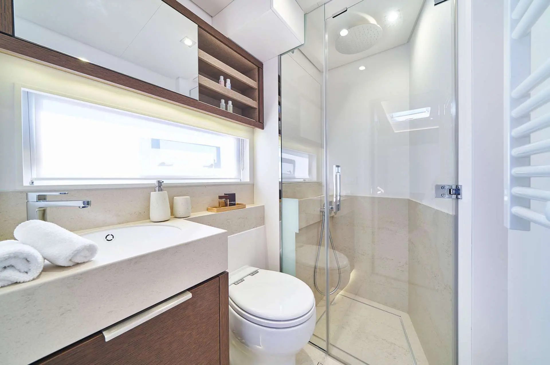 yacht charter Adriatic Dragon bathroom