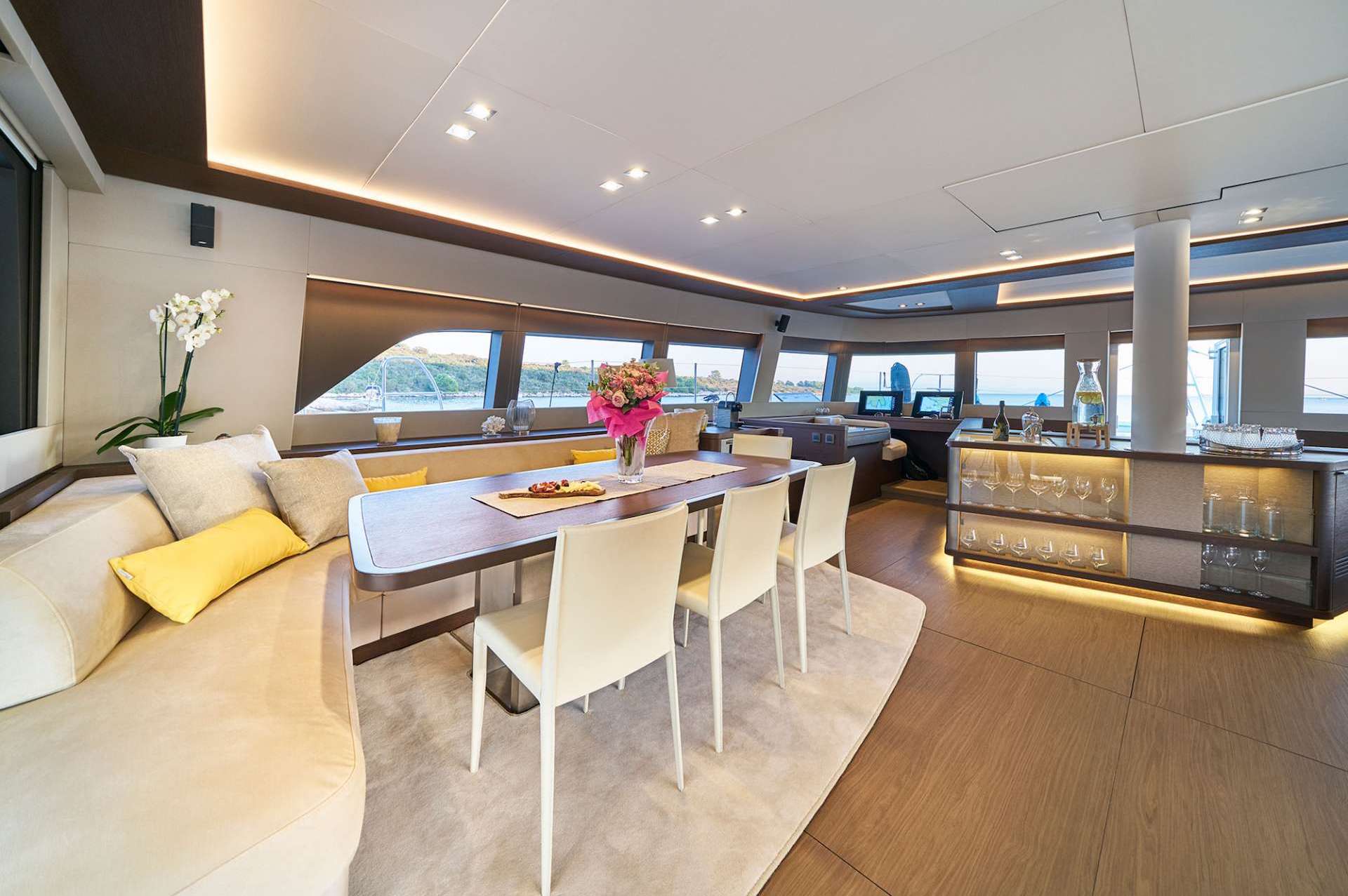 yacht charter Adriatic Dragon salon