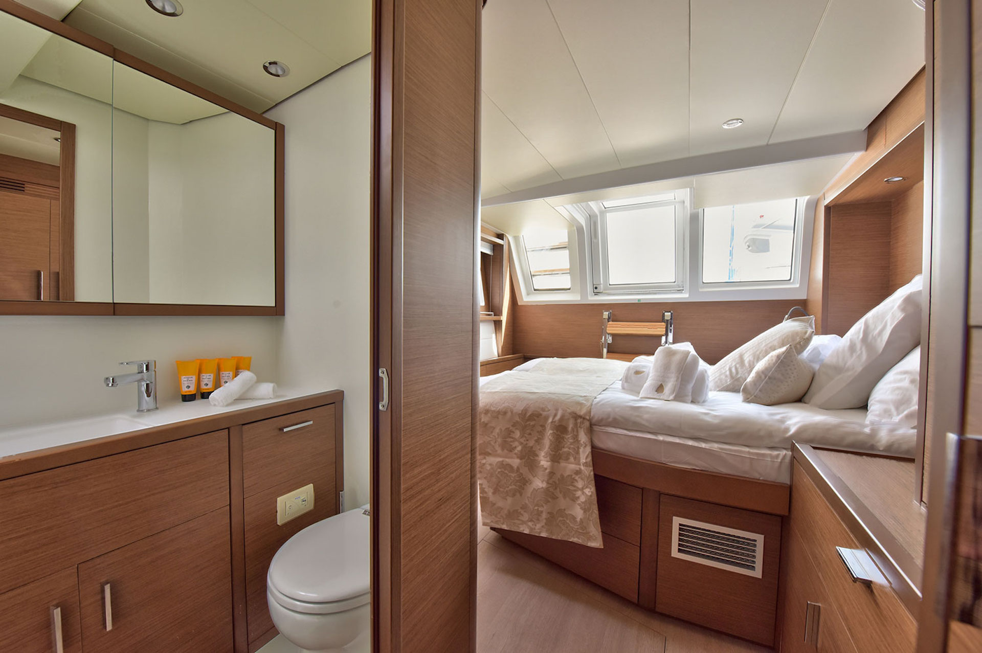 yacht charter Adriatic Tiger bathroom