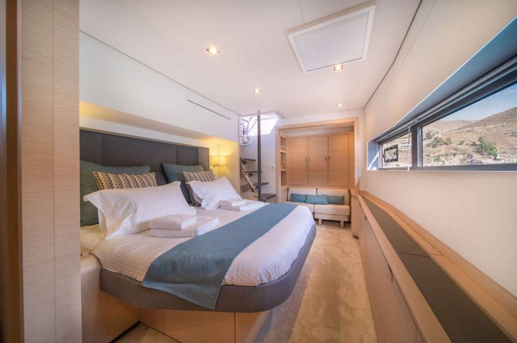 yacht charter Aether cabin