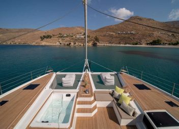 yacht charter Aether jacuzzi