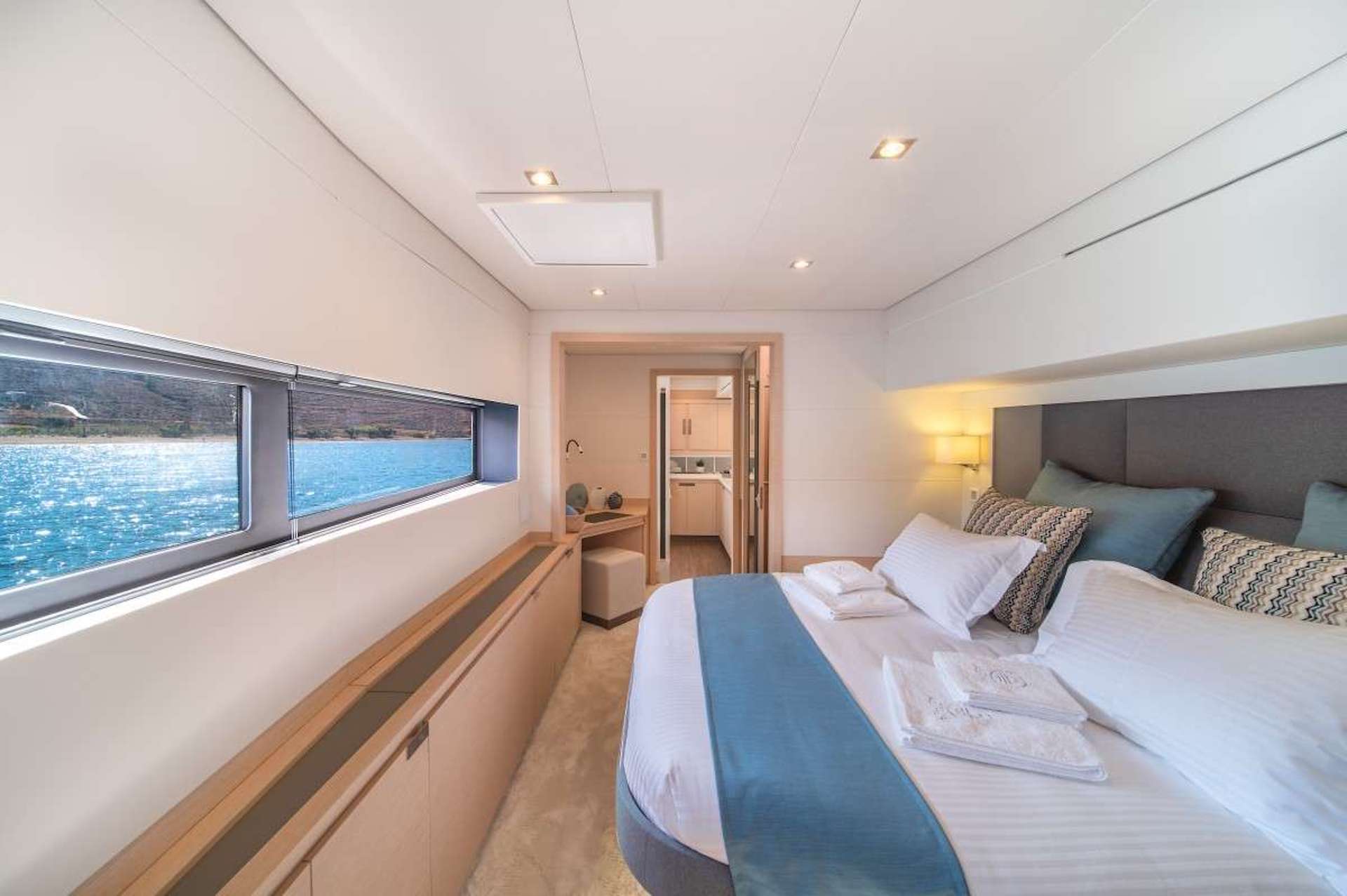 yacht charter Aether master cabin