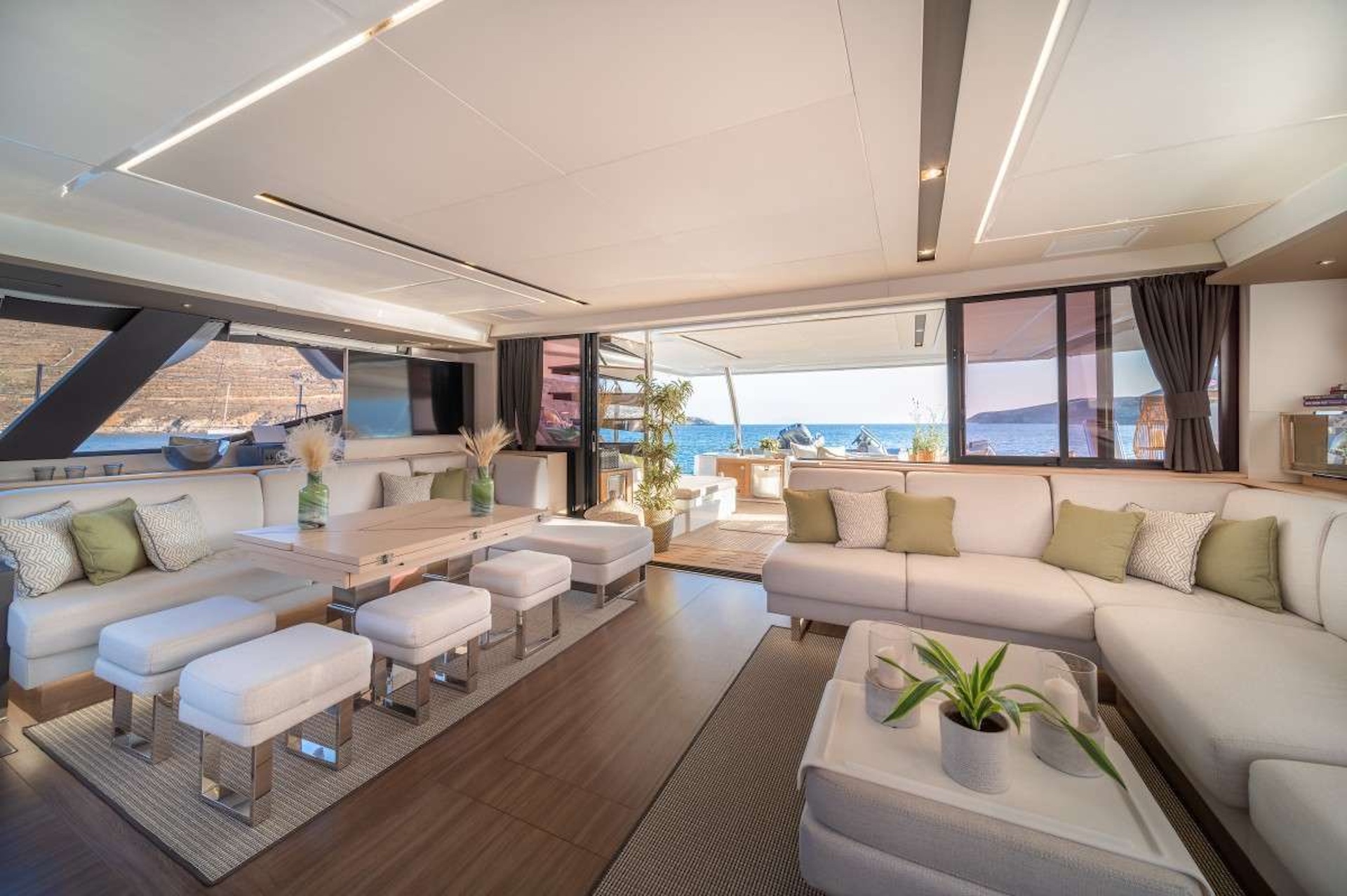 yacht charter Aether saloon