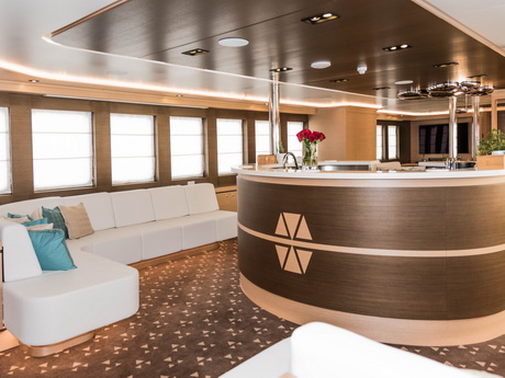 Yacht charter Aiaxaia salon