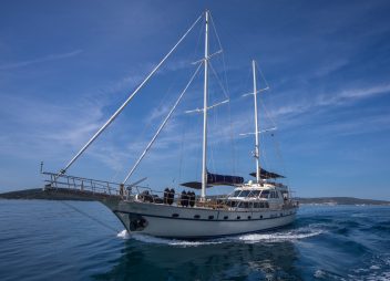 yacht charter Alba