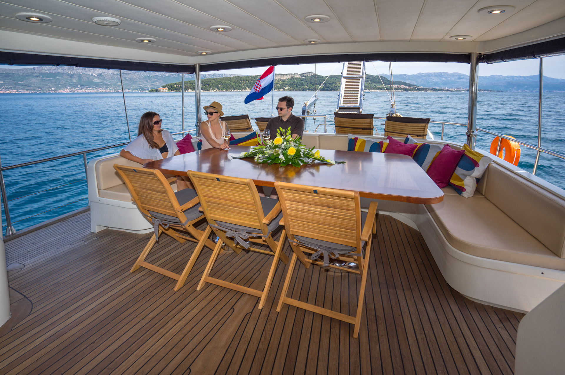 yacht charter Alba al fresco