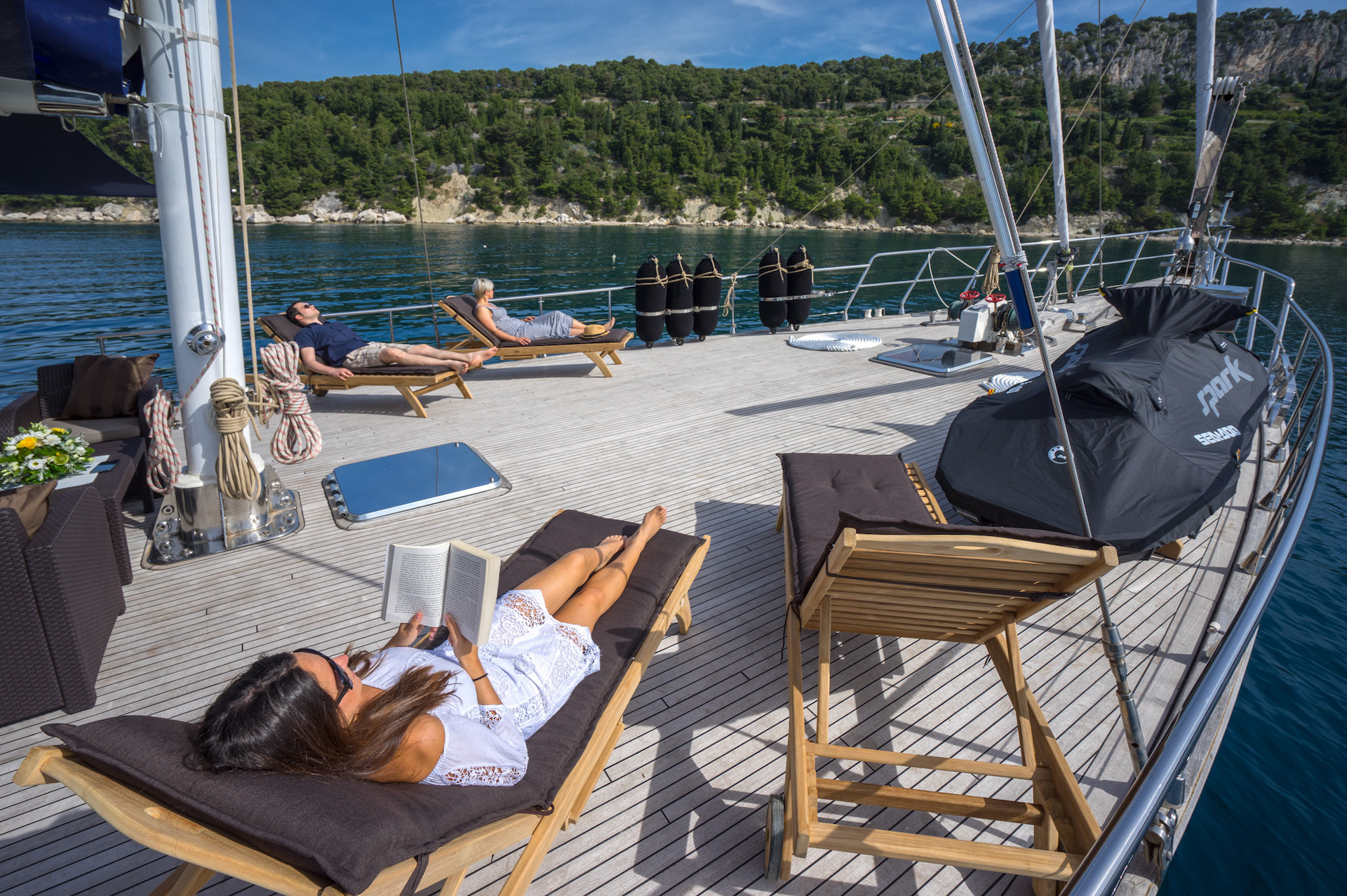 yacht charter Alba deck