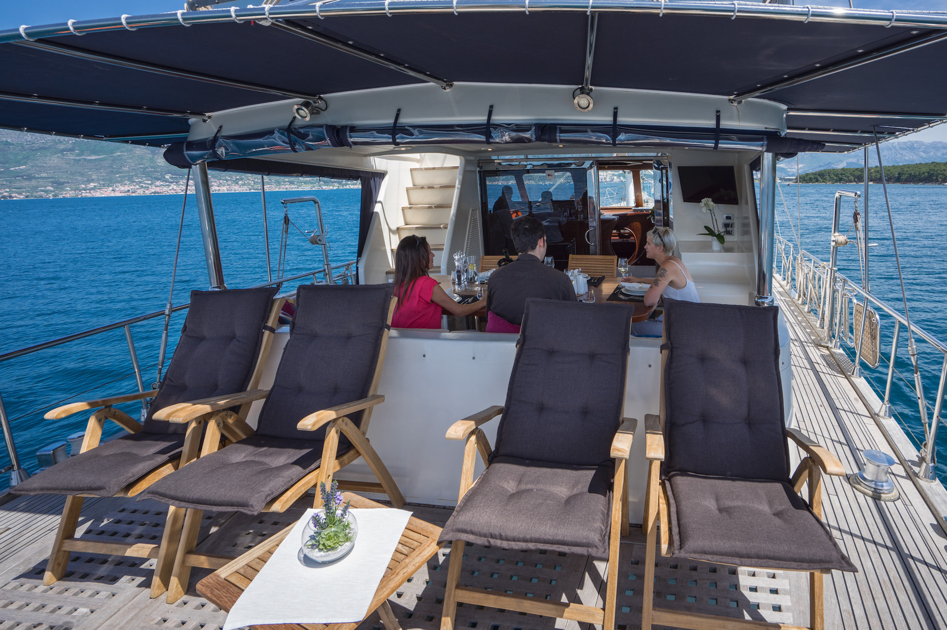 yacht charter Alba dining