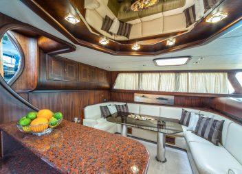 yacht charter Alba saloon