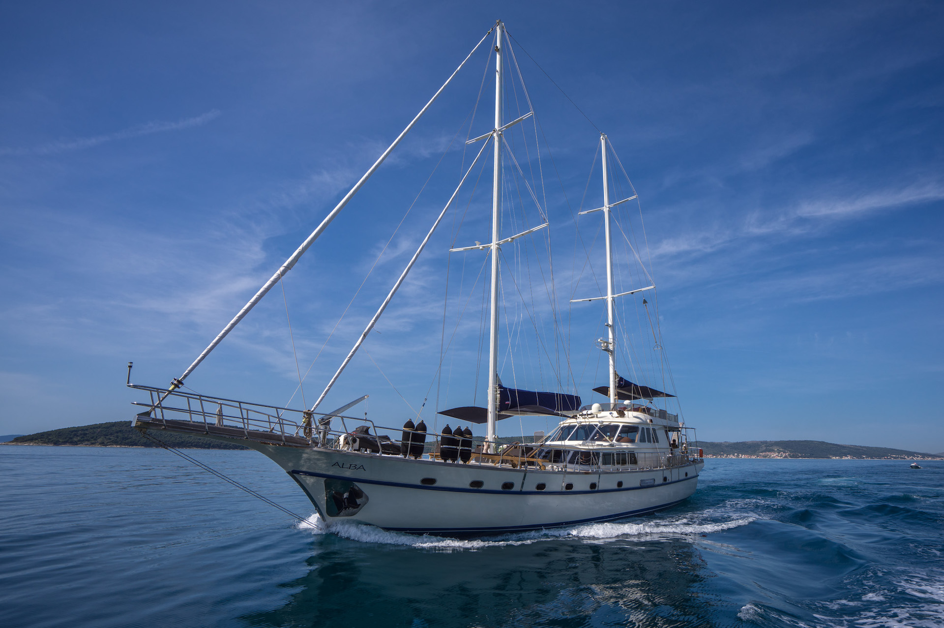 yacht charter Alba