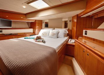 yacht charter Amor cabin