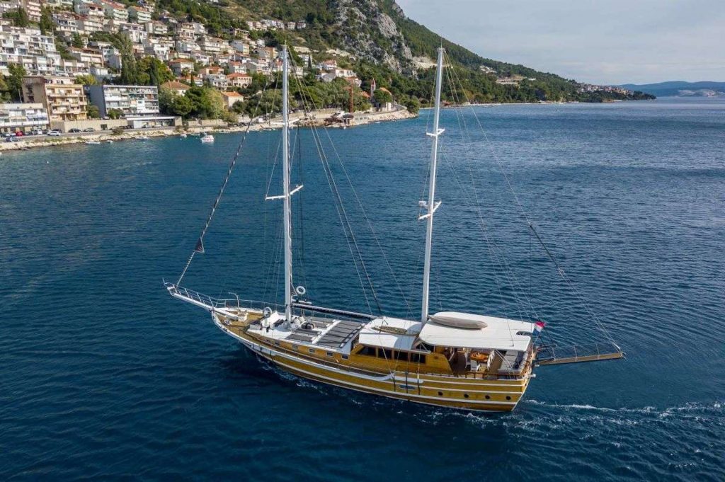 yacht charter Andjeo away