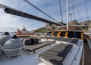 yacht charter Andjeo front