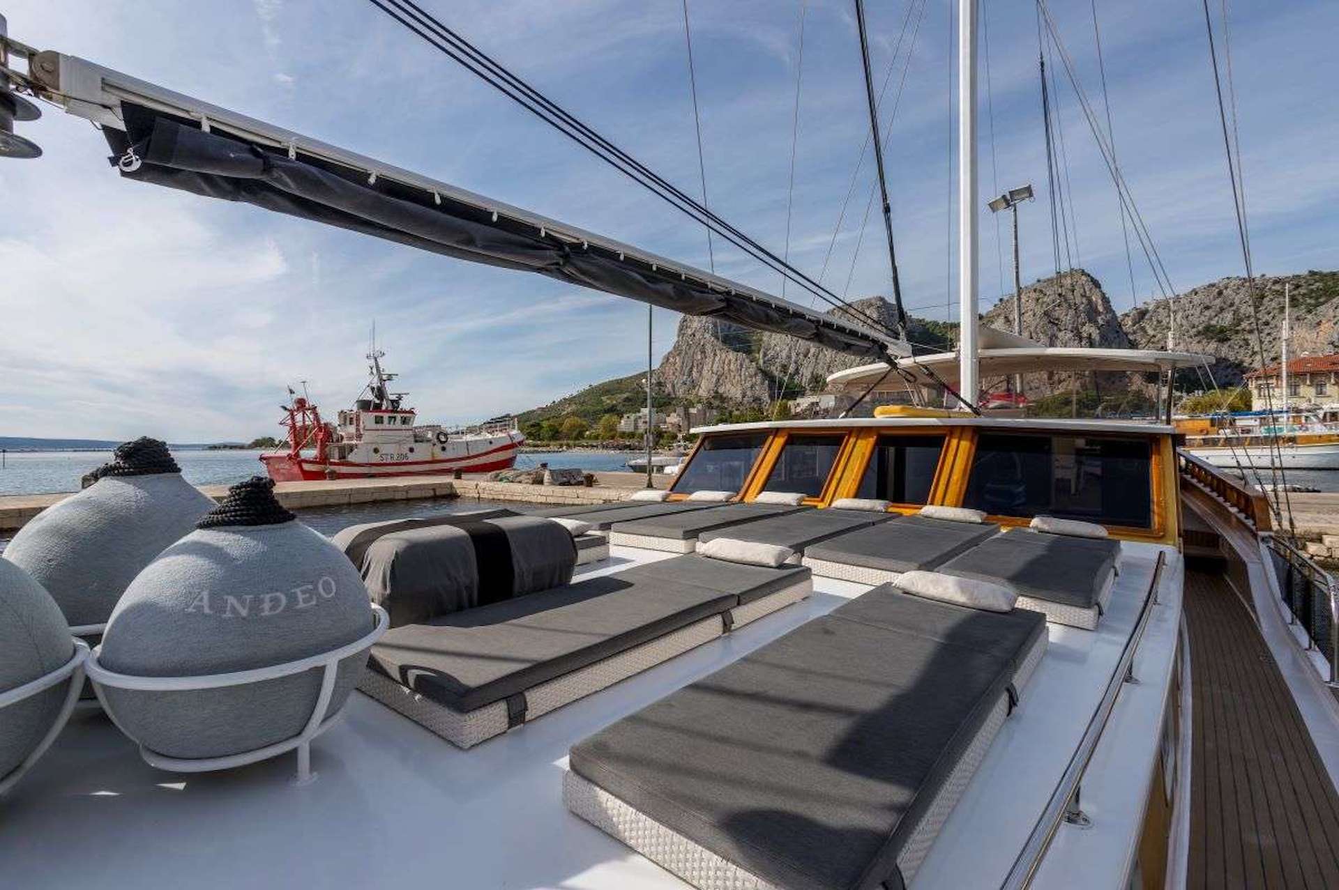 yacht charter Andjeo front