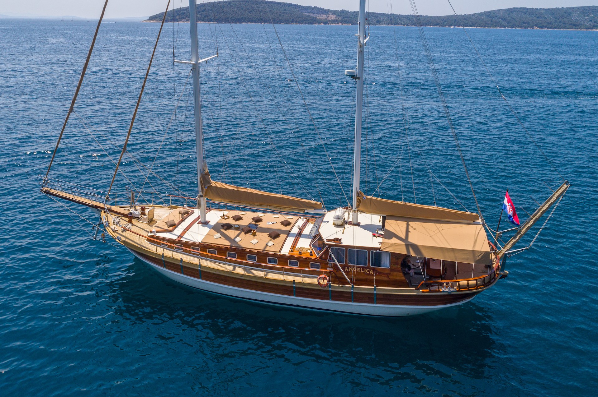 yacht charter Angelica birdview