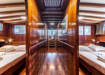 yacht charter Angelica corridor