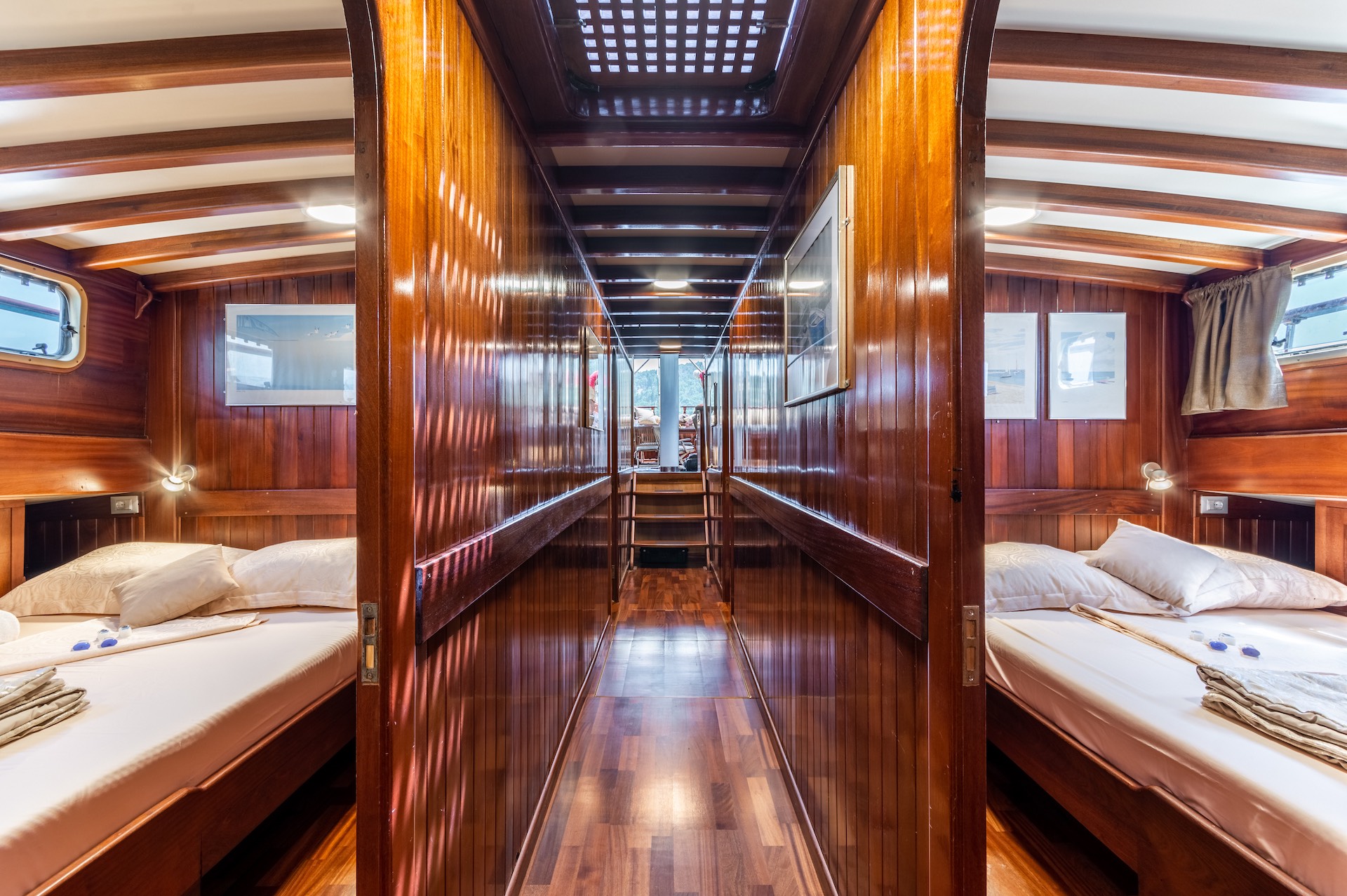 yacht charter Angelica corridor
