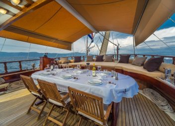 yacht charter Angelica dinner setup