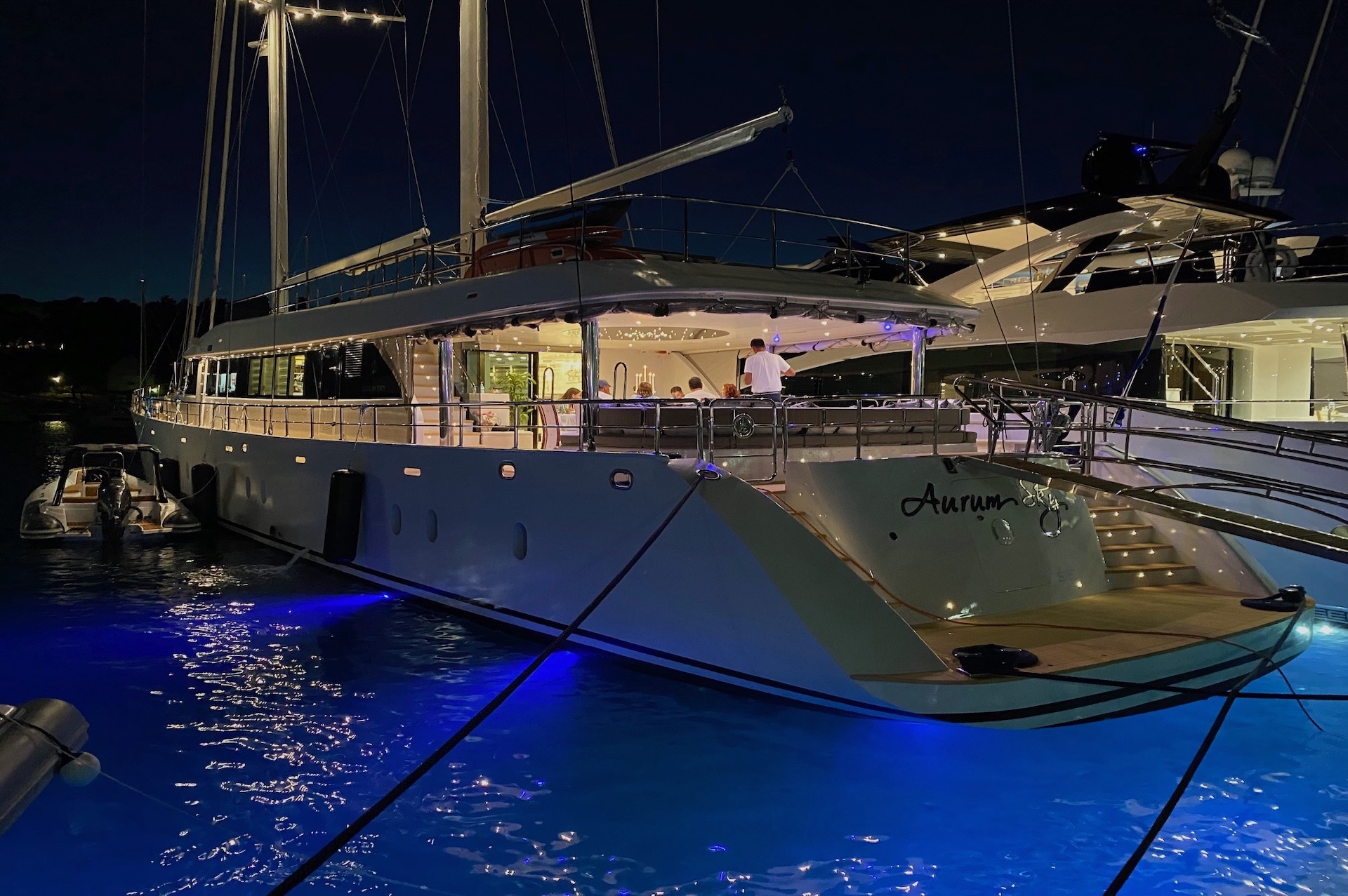 yacht charter Aurum Sky night