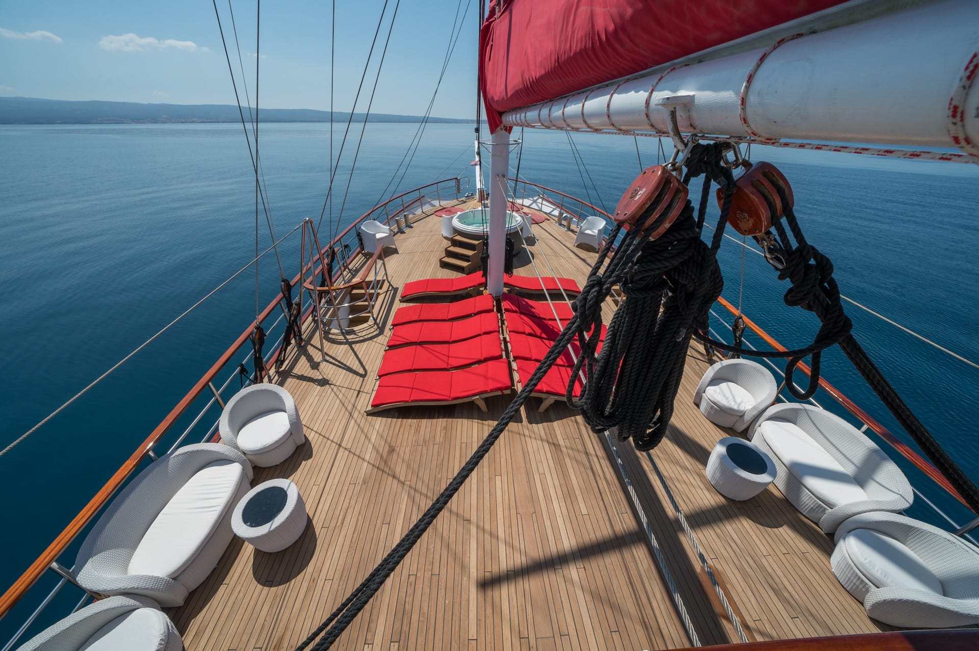 yacht-charter-barbara-sun-deck