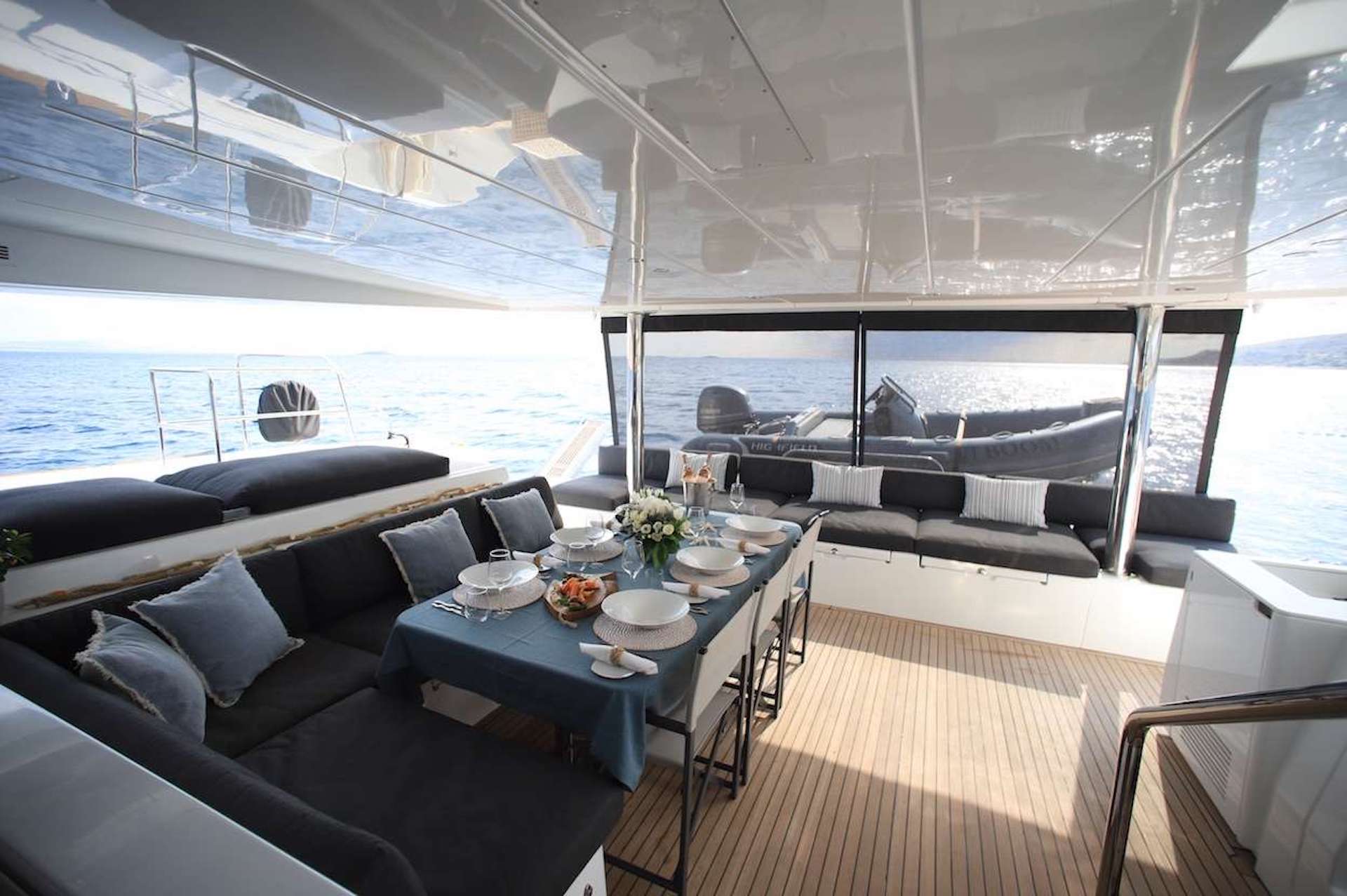 yacht charter Boom aft deck