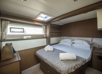 yacht charter Boom cabin