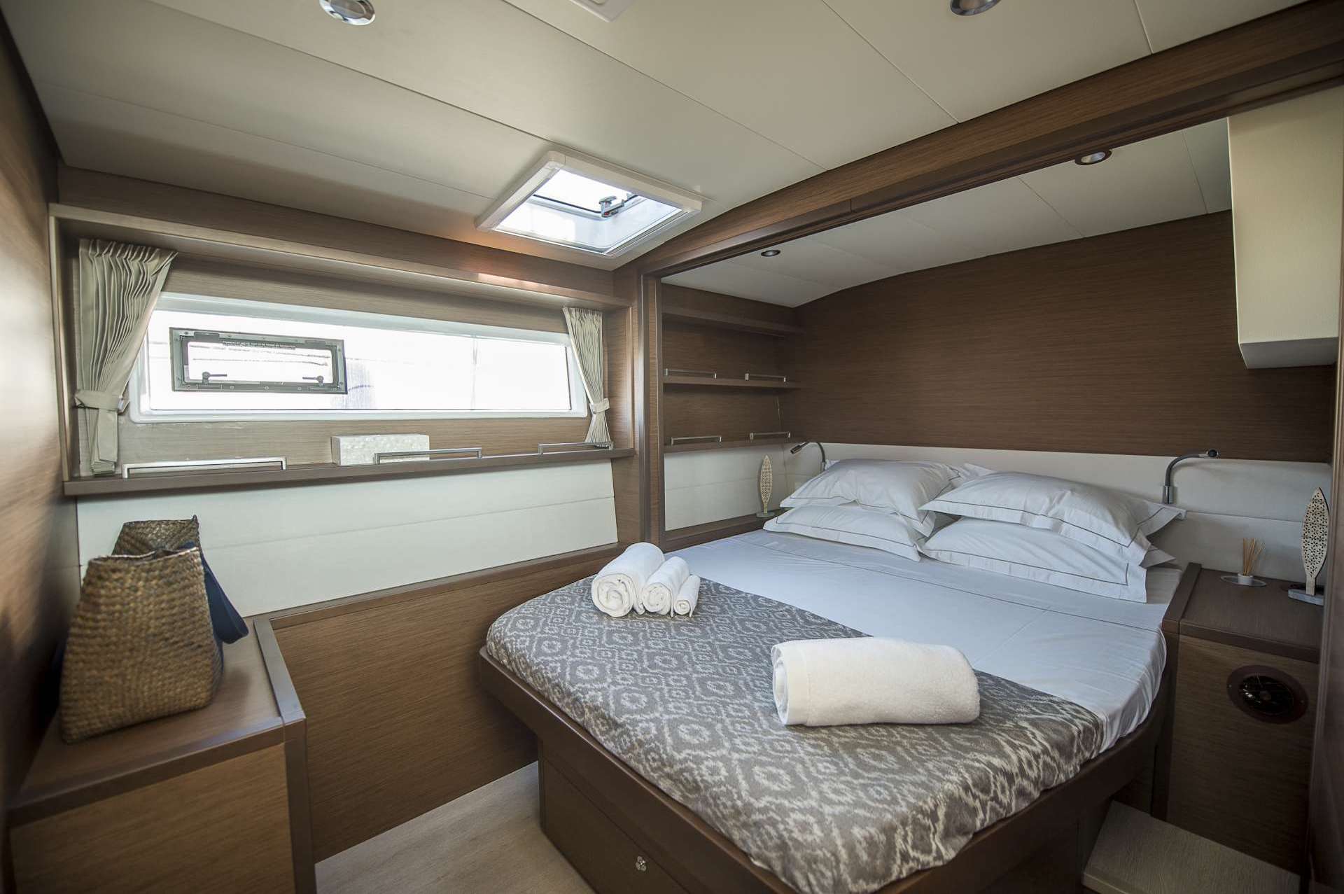 yacht charter Boom cabin