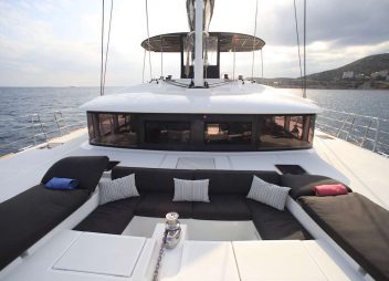 yacht charter Boom fore deck