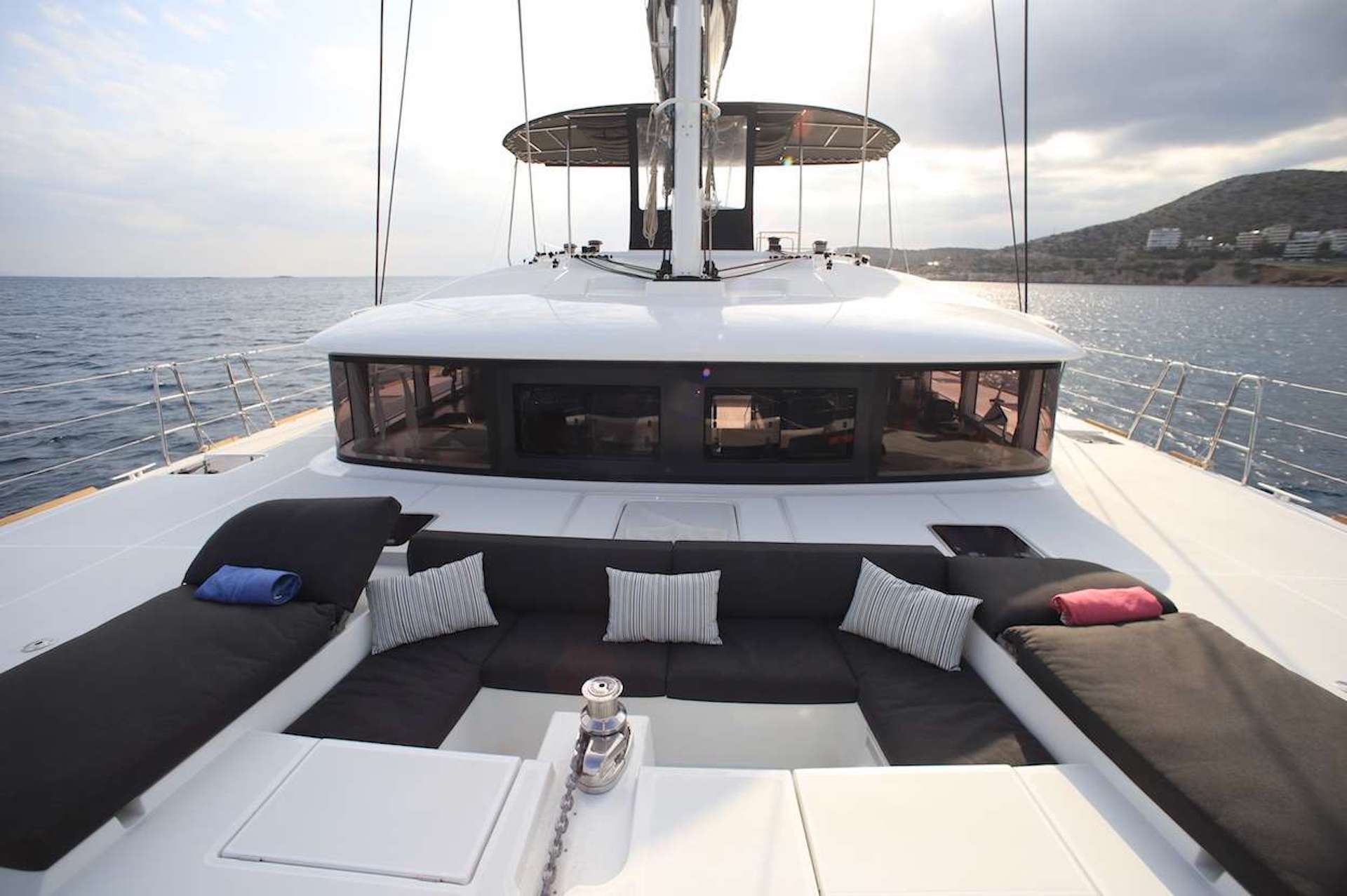 yacht charter Boom fore deck