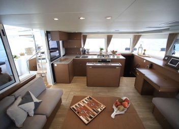 yacht charter Boom salon