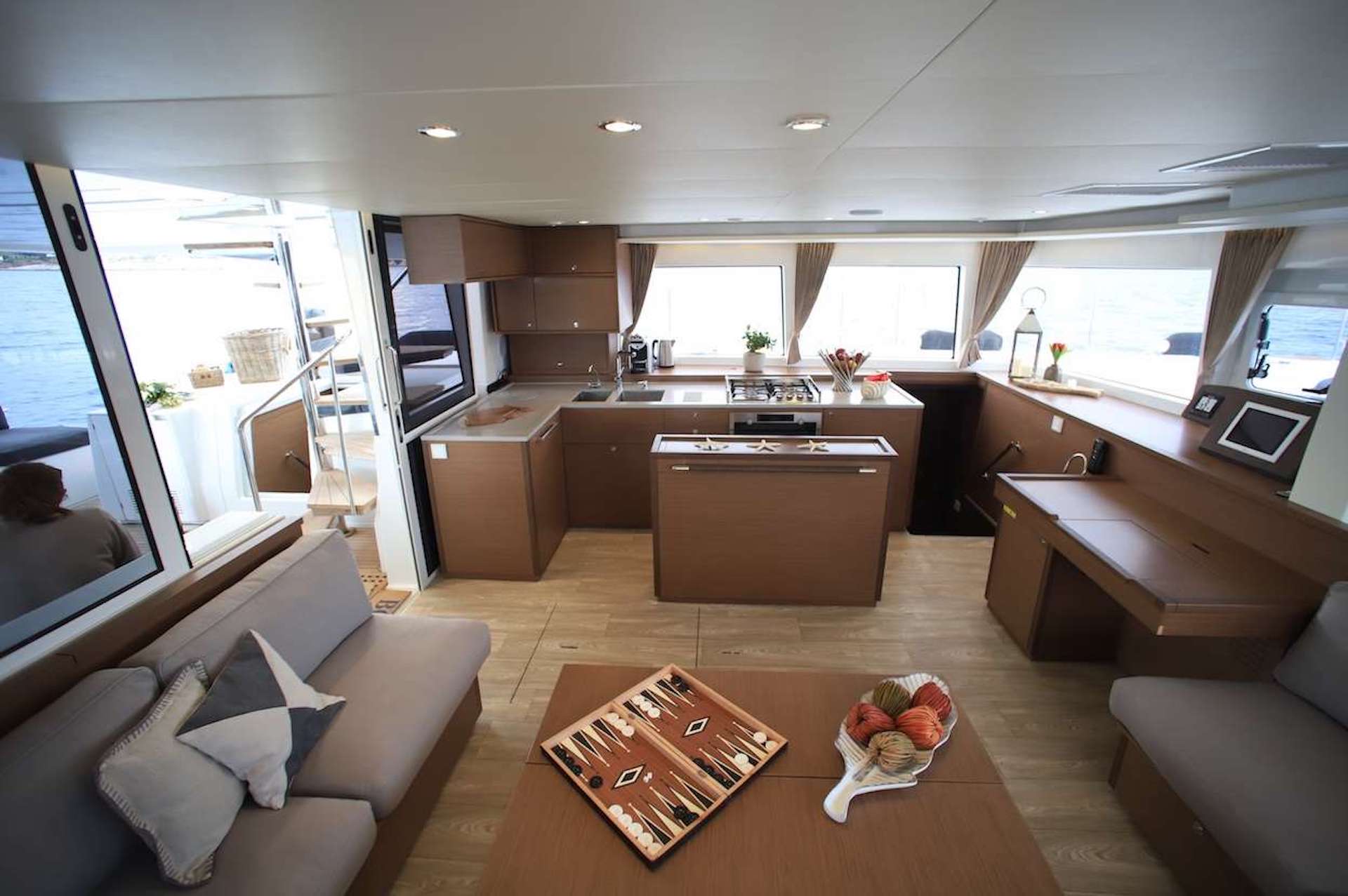 yacht charter Boom salon