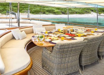 yacht charter Caner IV al fresco dining