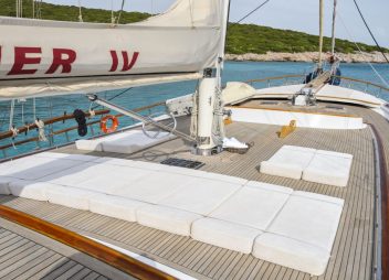 yacht charter Caner IV deck