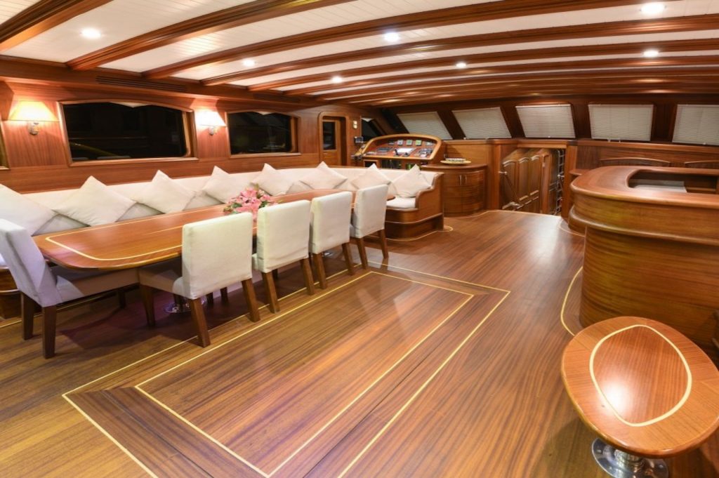 yacht charter Caner IV saloon